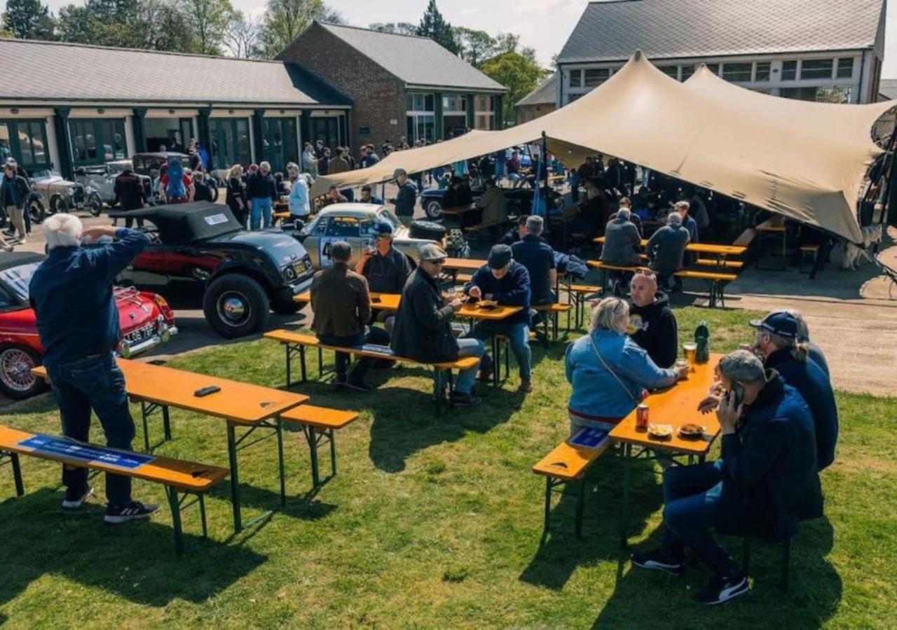 Betts At Bicester Heritage Exterior foto