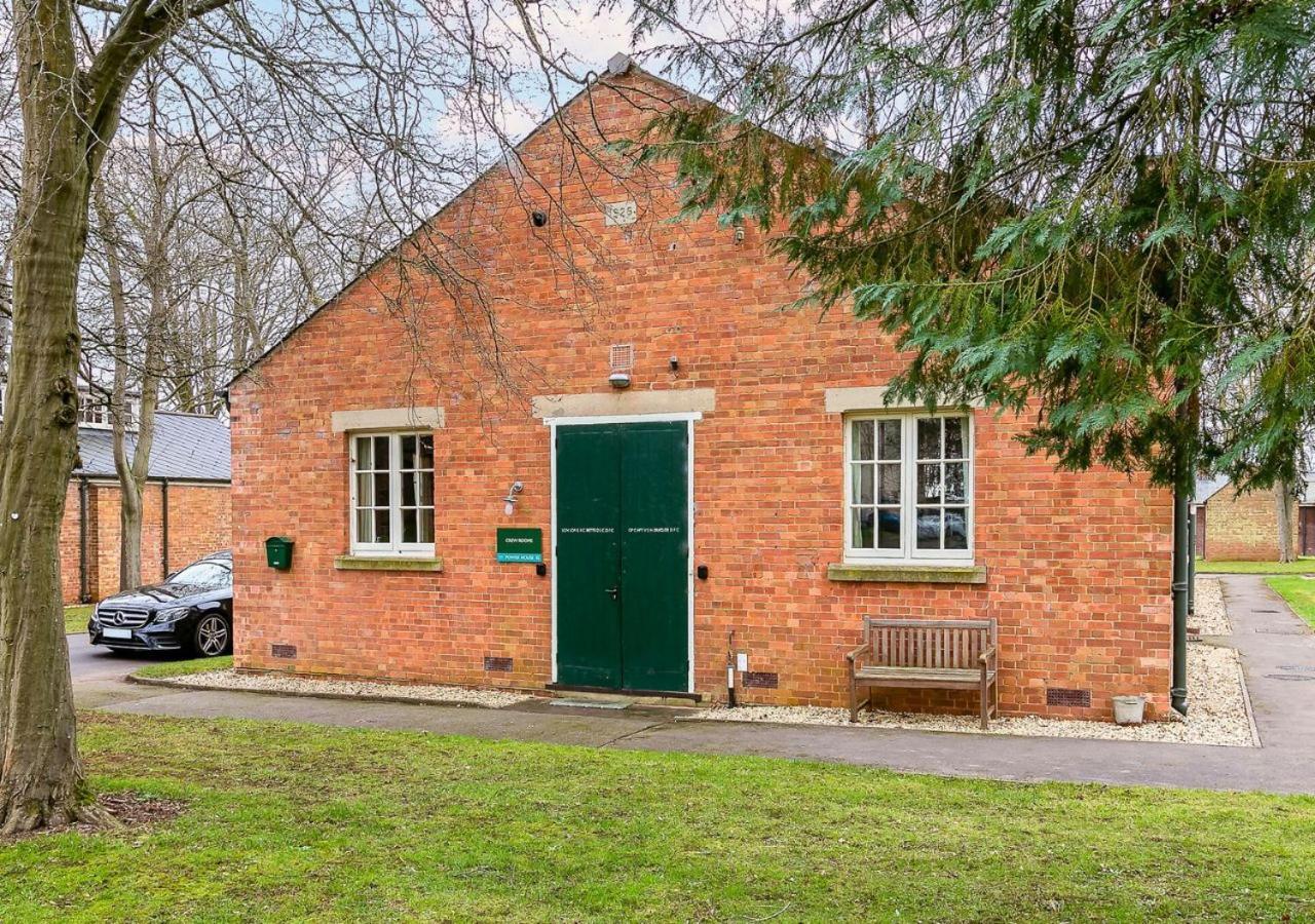 Betts At Bicester Heritage Exterior foto